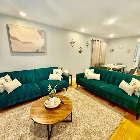 Luxurious, Spacious, Modern 6 Bedroom With Parkings Sleeps Up To 16